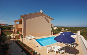 Отель Holiday home Liznjan Cr z  Лижнян